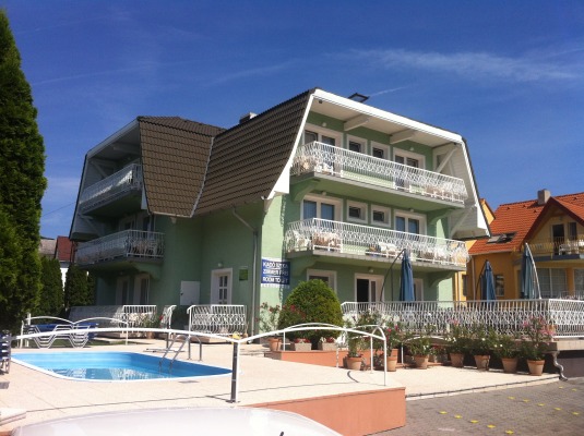 ZÖLD VENDÉGHÁZ - GREEN GUESTHOUSE - GRUNES HAUS