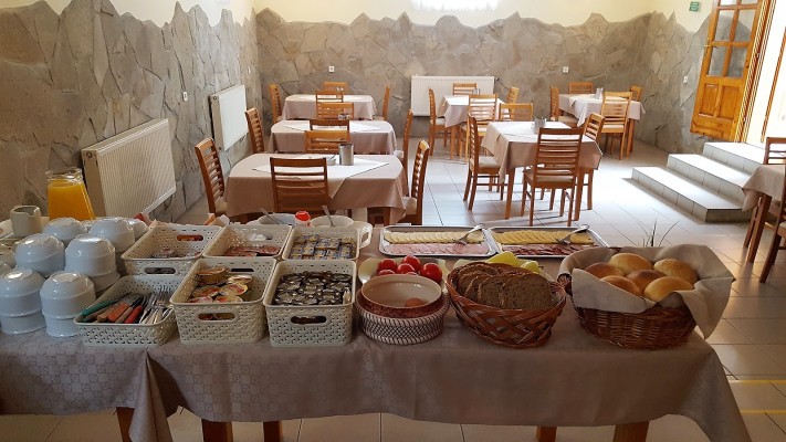 REGGELIZTETŐ - BREAKFAST ROOM - FRÜHSTÜCKSRAUM