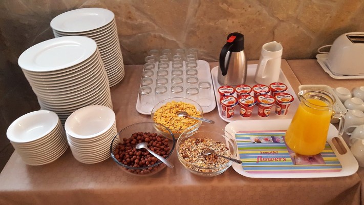 REGGELIZTETŐ - BREAKFAST ROOM - FRÜHSTÜCKSRAUM