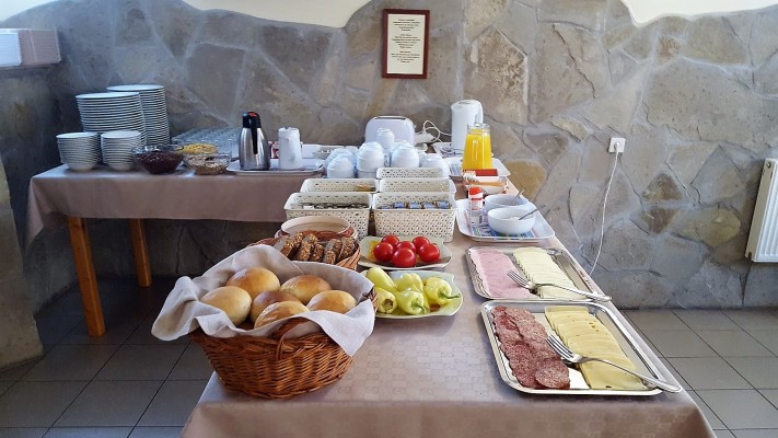 REGGELIZTETŐ - BREAKFAST ROOM - FRÜHSTÜCKSRAUM