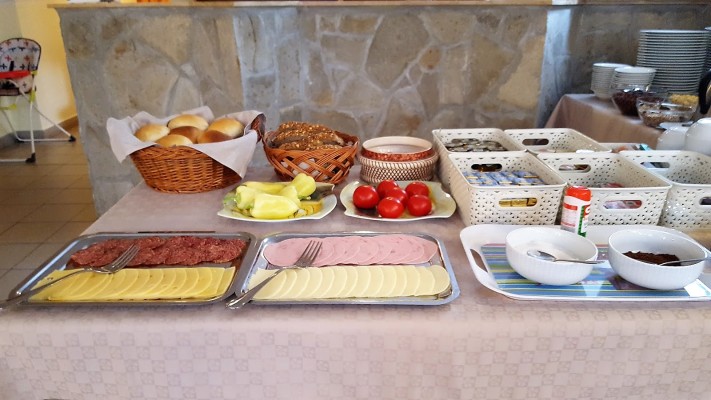 REGGELIZTETŐ - BREAKFAST ROOM - FRÜHSTÜCKSRAUM 